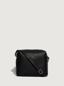Accessories: Yu Mei Ch'lita Bag - Black