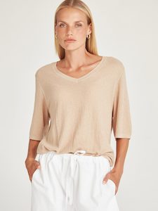 Knitwear: Vera Boucle V-Neck.- Sand