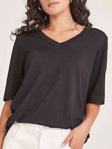 Sills: Vera V-Knit Tee - Black
