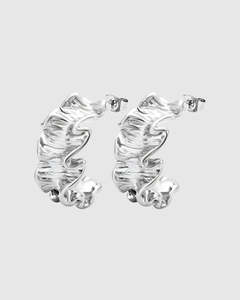 Accessories: Crinkle Earring - Silver