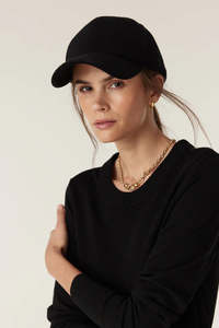 Accessories: Wool Cashmere Cap - Black