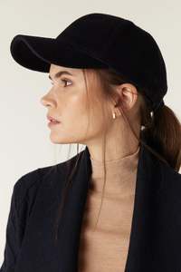 Accessories: Wool Cashmere Cap - Navy